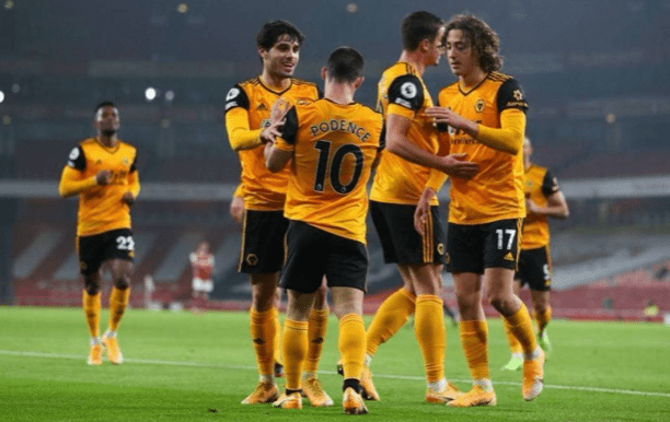  利物浦逆转绝杀热刺登顶积分榜  