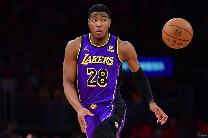  八村塁26分湖人险胜雷霆  