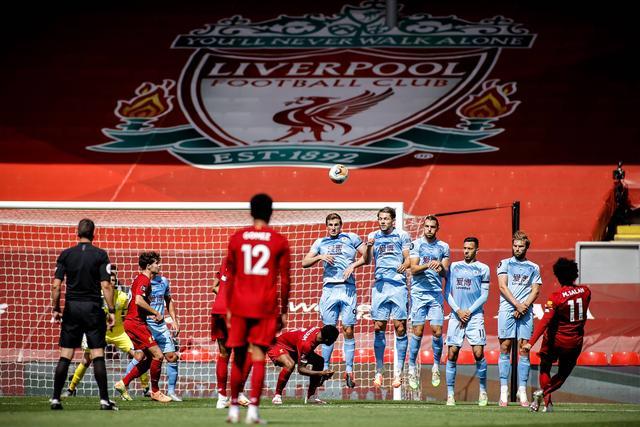  狼队主场逼平曼城终结其不败  