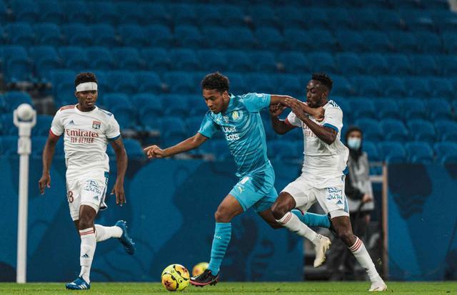  拉齐奥中场大将红牌离场，十人应战仍顽强逼平  